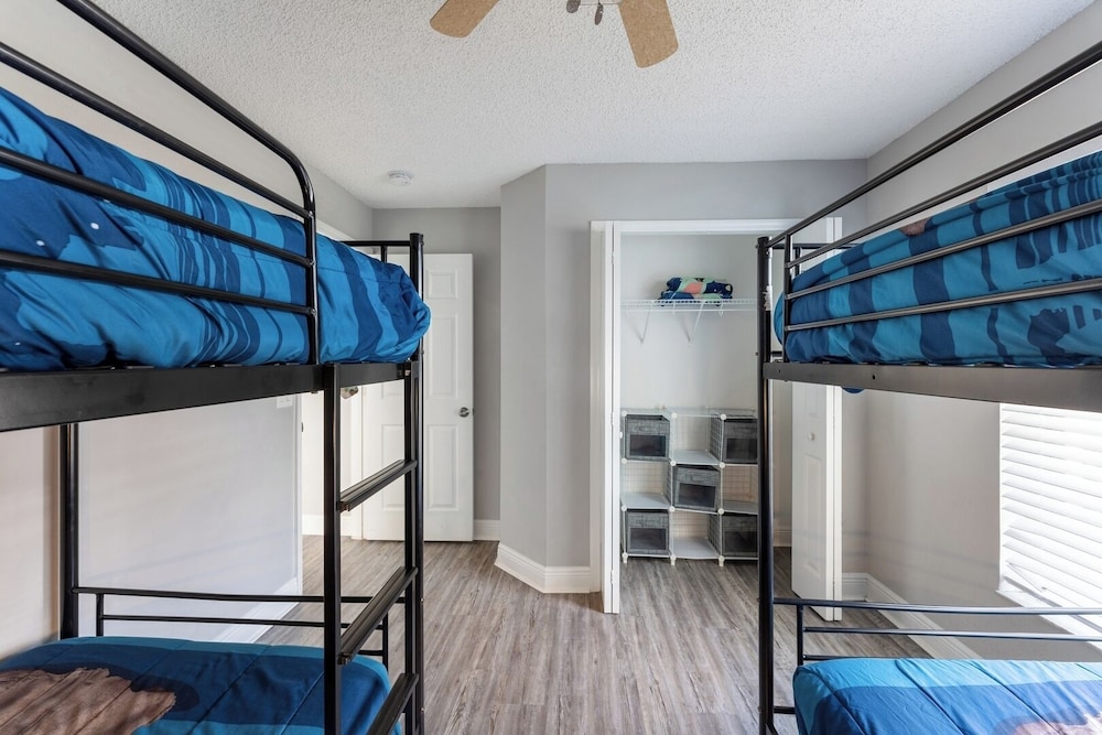 Heated Pool & Bathtub 4BR Near Disney