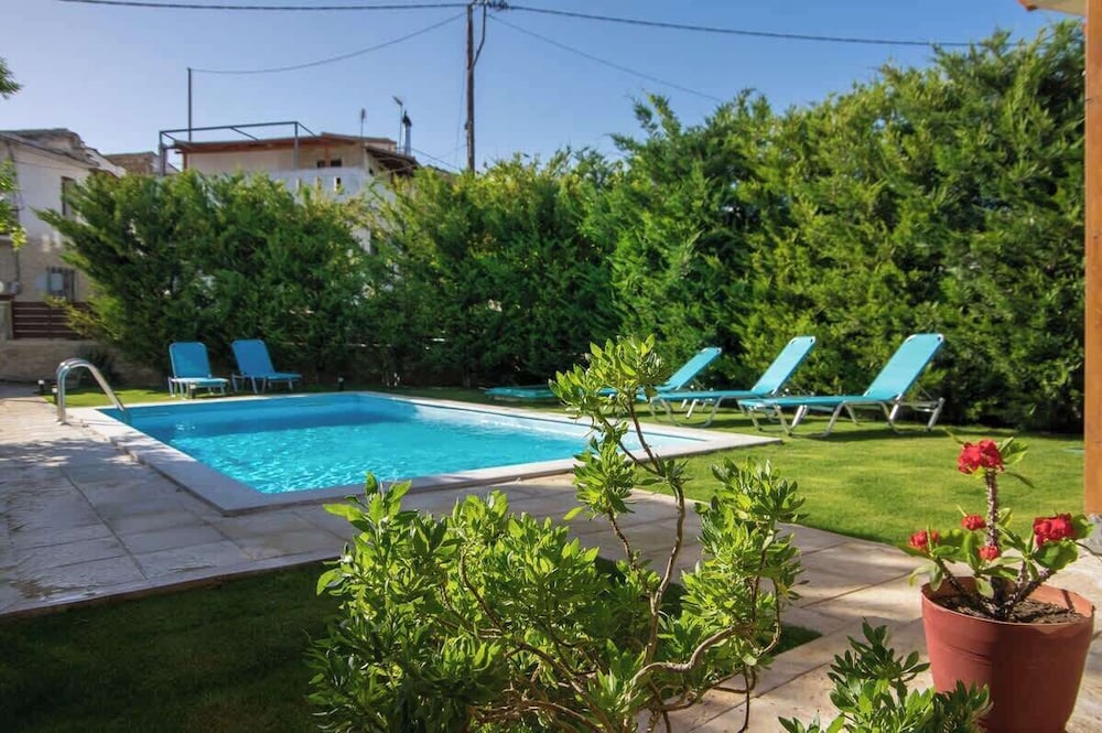 Sklavaki Traditional Villa - Private Pool Views