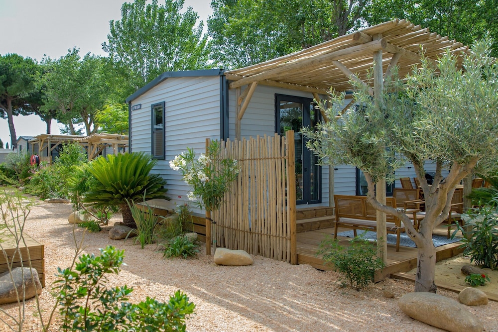 Mobile Home Near Beach