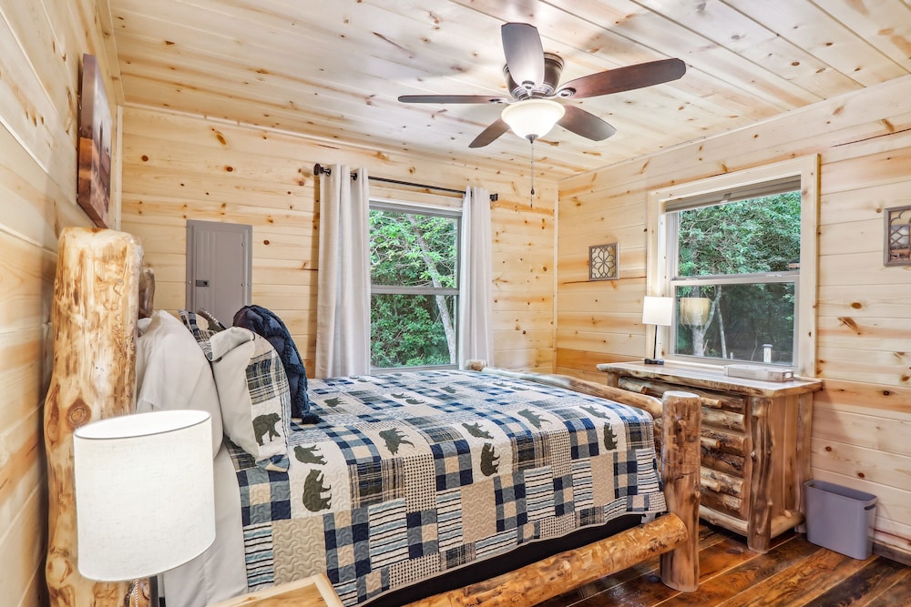 Private Murphy Cabin Rental With Wraparound Porch! view 4