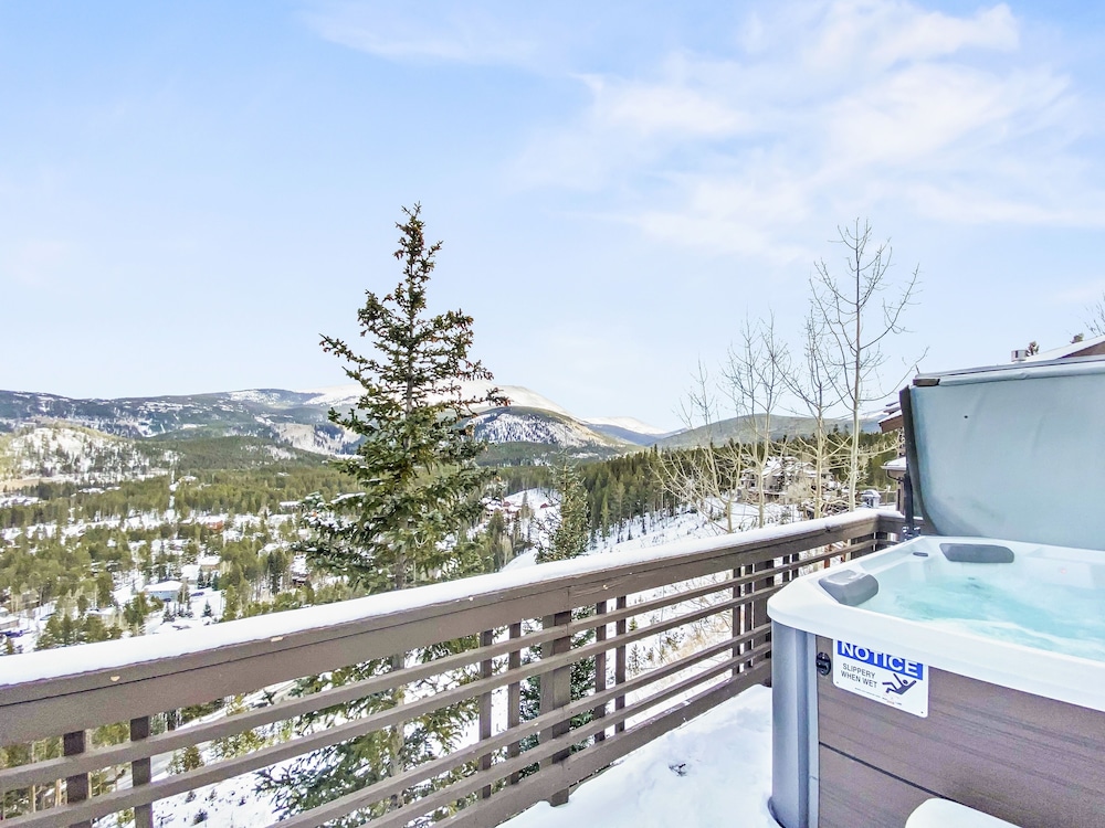 Mountain View Ski Lodge 5 Bedroom Townhouse view 5