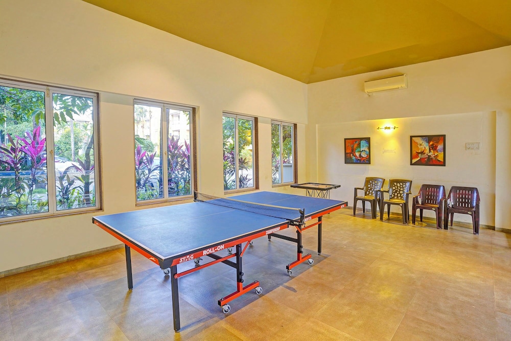 Fabhotel Charvi Reemz