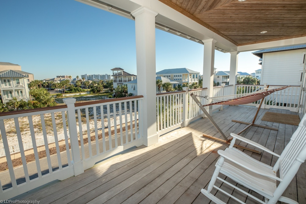 Stella Maris 4 Bedroom Home by RedAwning