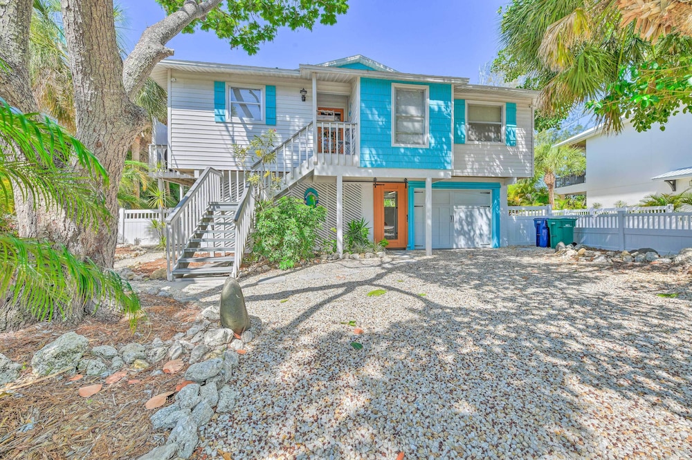 Canal-front Gem w/ Pool & Hot Tub in Anna Maria view 5