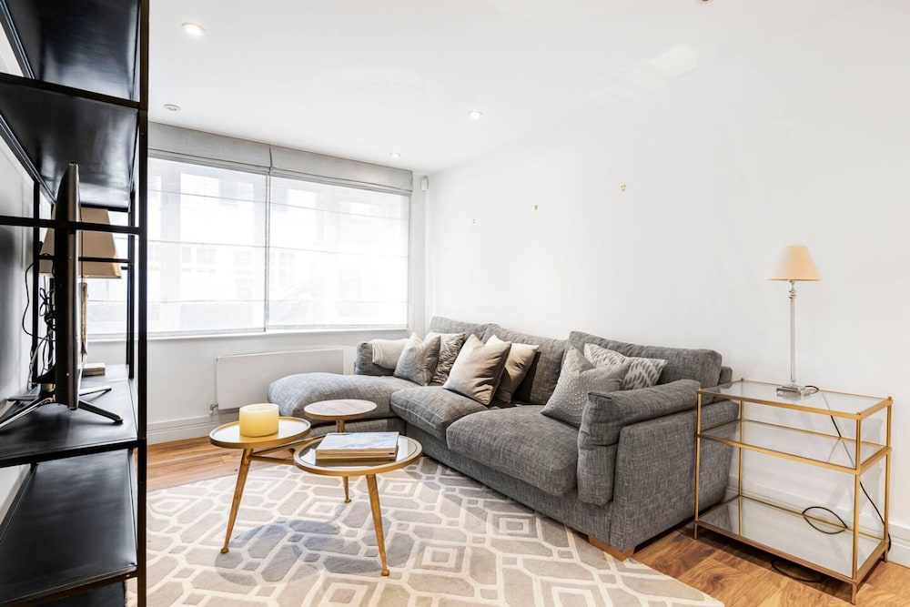 4-bed House Next To Harrods Pont Street Mews