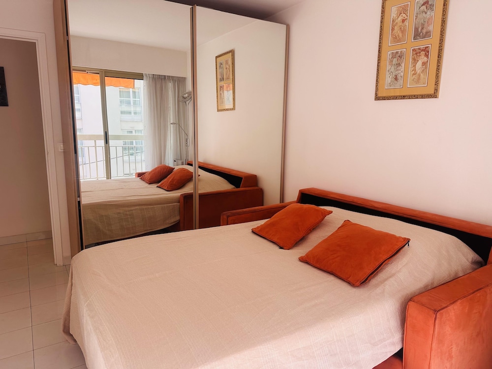 One Bedroom Apartment in the Center of Cannes Next to the Carlton a few Meters From the Croisette - 367