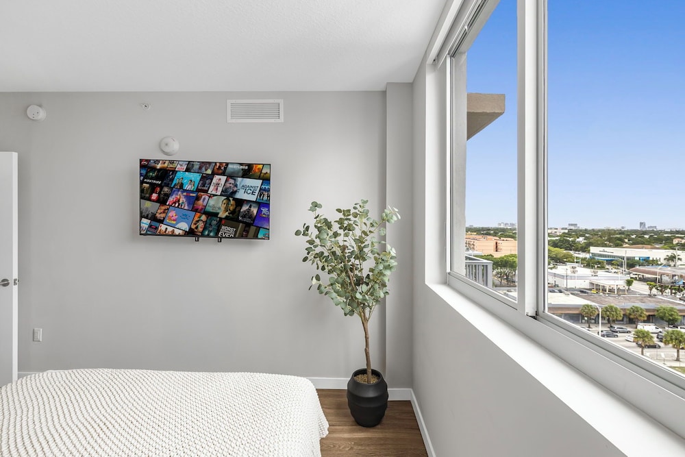 Stylish City-View Condo Pool Access