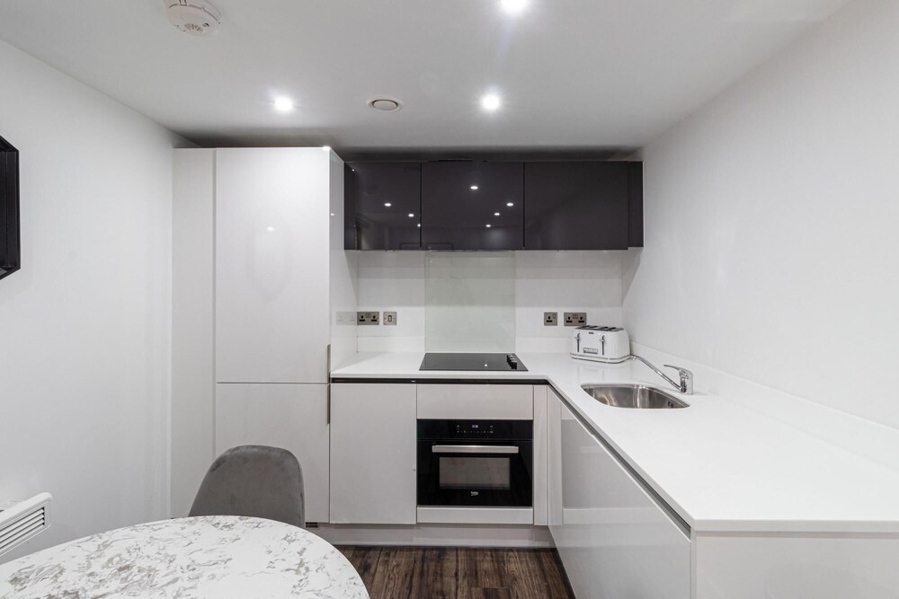 Luxury Interior Designed 2 BR - Jewellery Quarter view 4