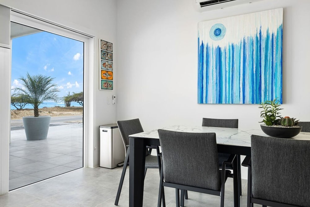 Modern Trestrapi Beach Villa 8 bed 8 Bath 2 Pools