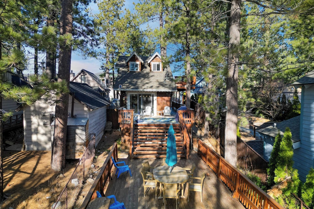 Waterfront Big Bear Cabin w/ Hot Tub, Private Dock & Firepit Lakeside on Lagunita