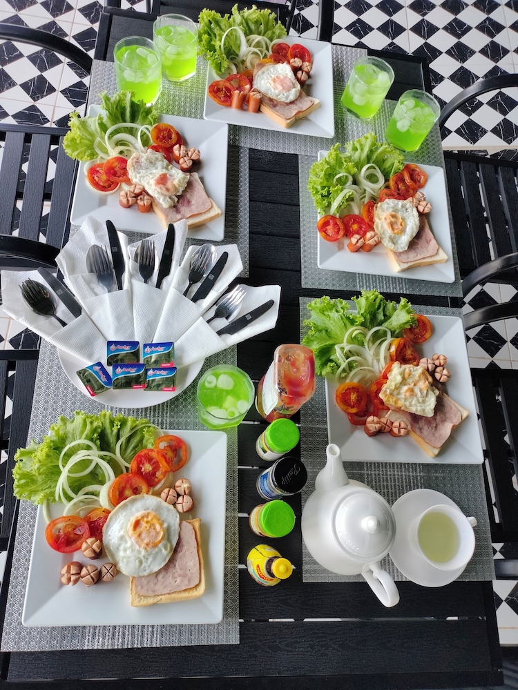 Food & Beverage