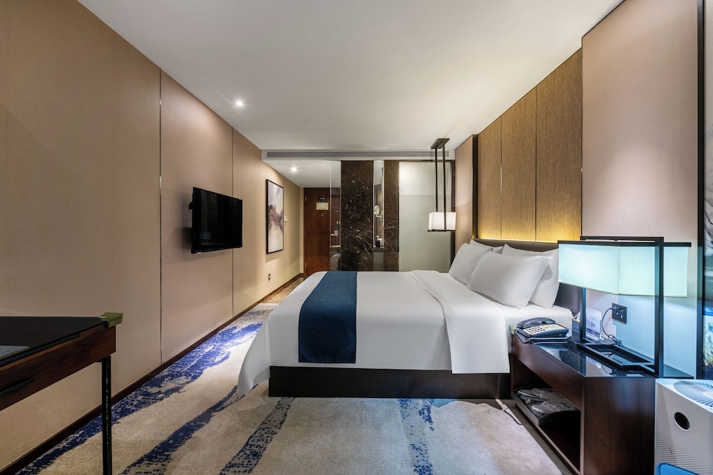 CNHOL RADIENT HOTEL