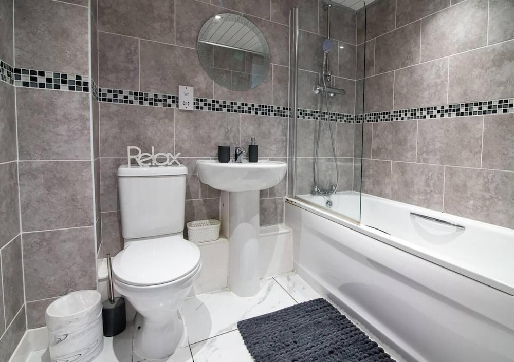 2br-sleeps6-wifi-smarttv-o2academy-ws87