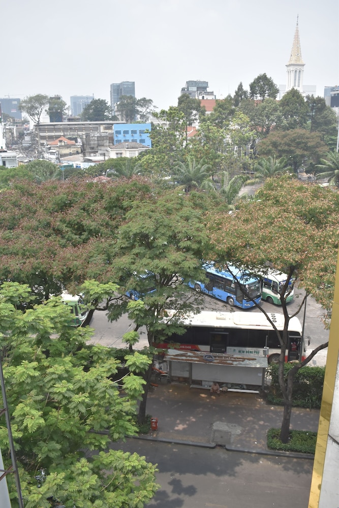 Hangout Hostel HCM