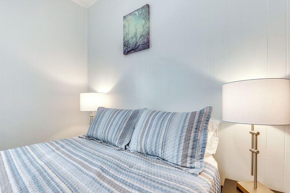 1 Mi to Dtwn: Pet-friendly Corning Retreat