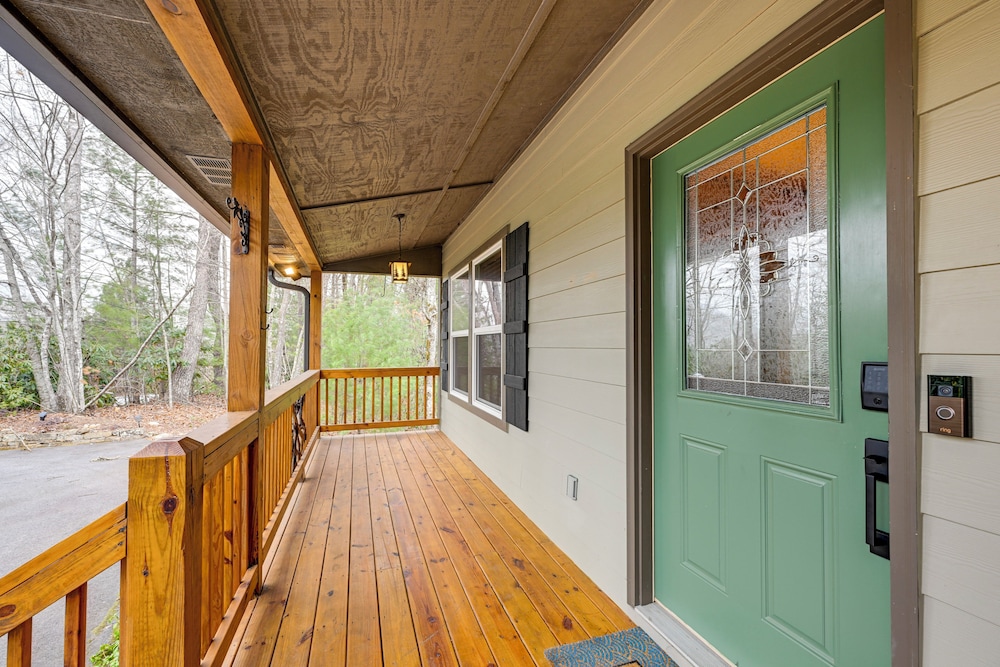 Sapphire Valley Resort Cabin w/ Fireplaces + Grill