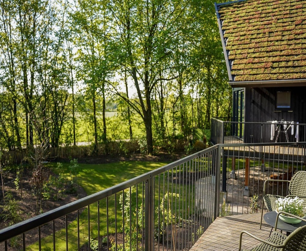 Spacious Holiday Home With Garden