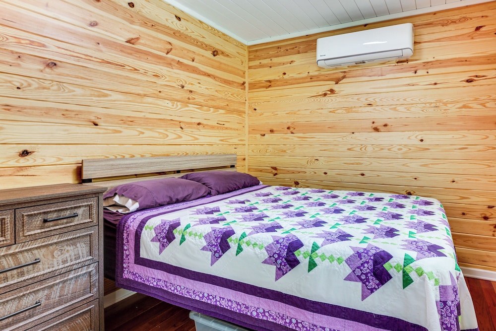 Cottage Close to Caves & Trails in Hocking Hills!