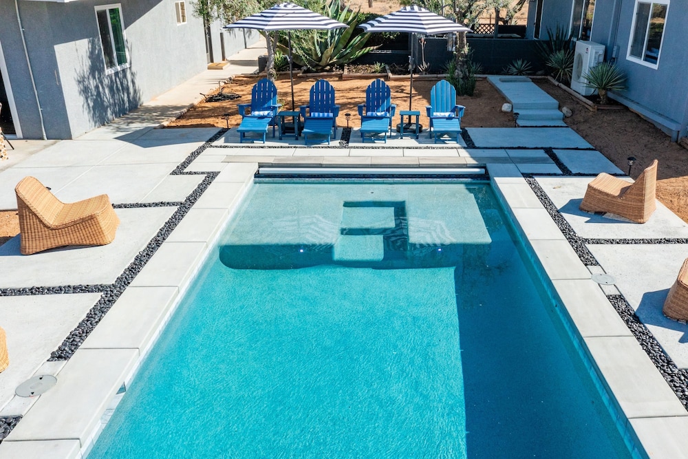 Sunset Grove Two Beautiful Homes w Private Pool