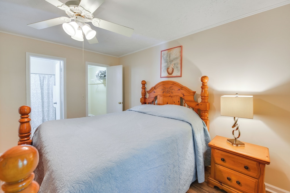 Near Shops & Eats: Richmond Hill Home w/ Yard!