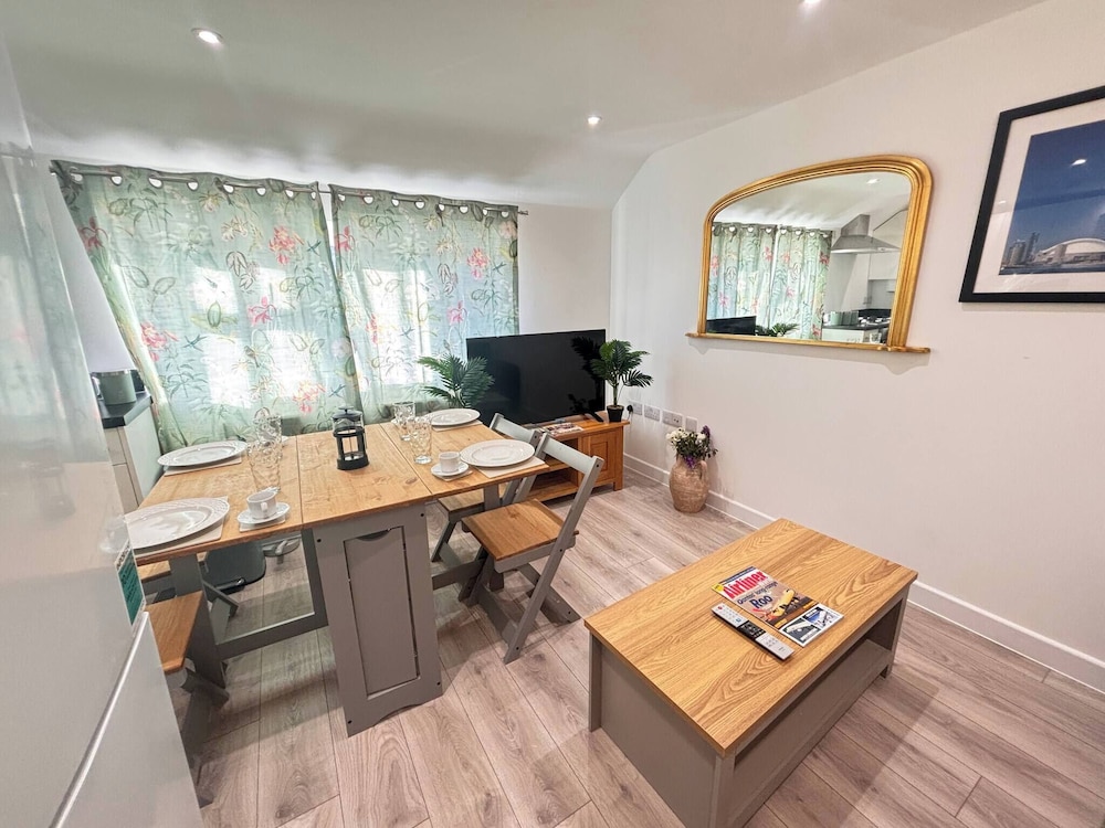 Bright Cozy 2 Bedroom Apartment in Oxford