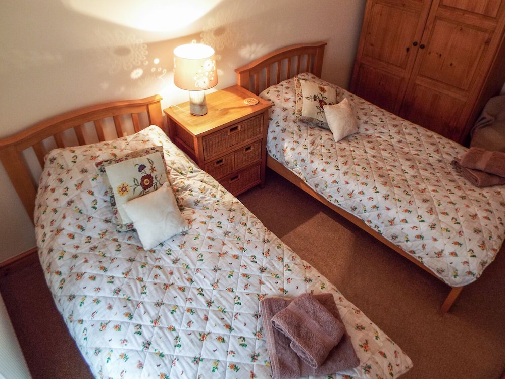 Lothlorien Cottage view 5
