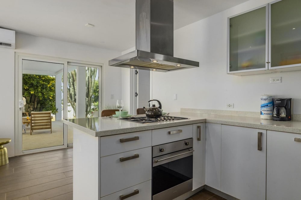 NEW Modern 2BR 2BA w Privatepool in Quiet Area