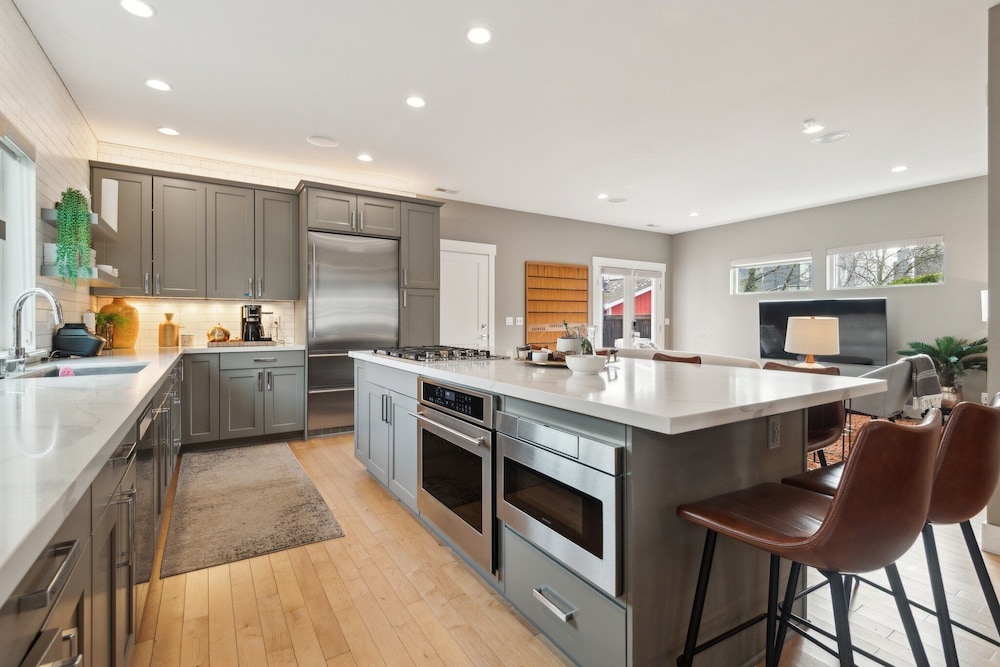 Spacious Family Retreat Media Room & Patio 3 Bedroom Home