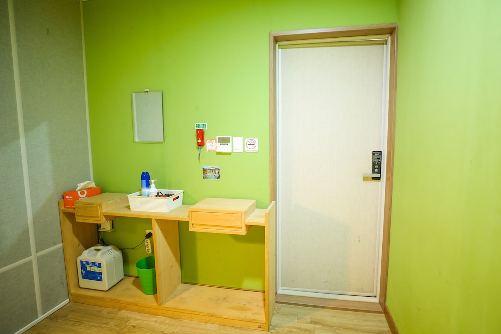 Midtown Hostel