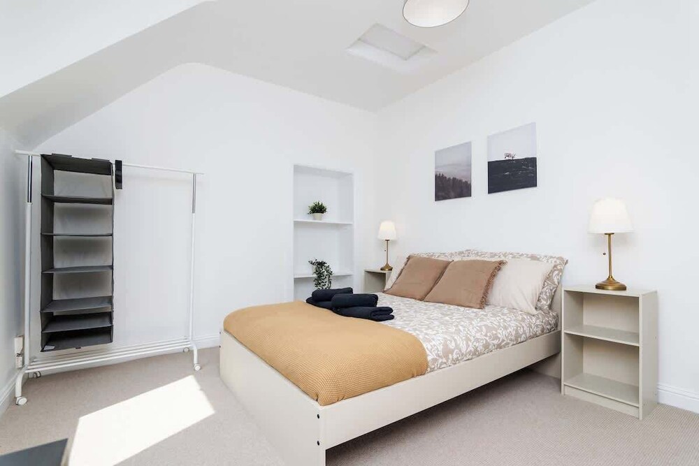2 Bedroom House-free Parking