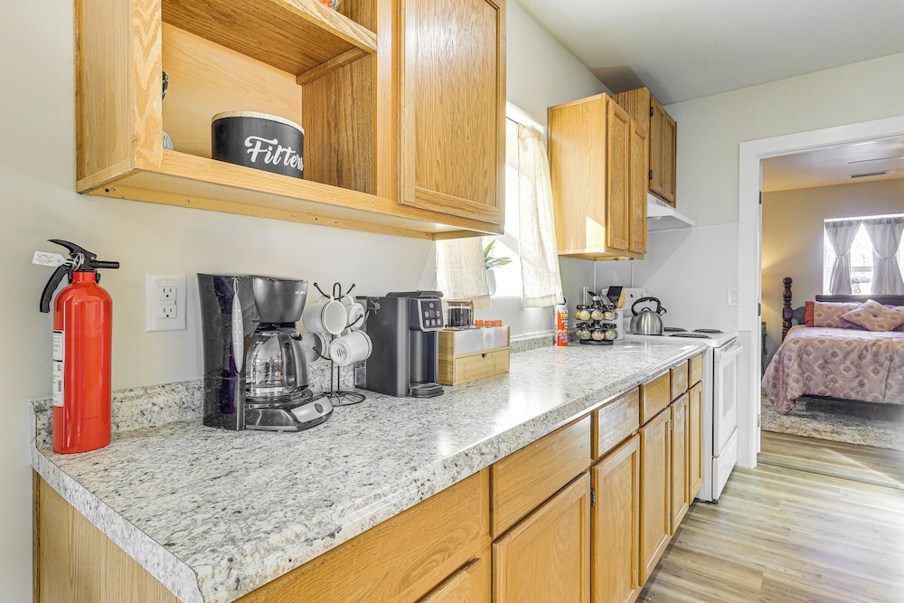 3 Mi to Elephant Butte Lake: Cozy Retreat!
