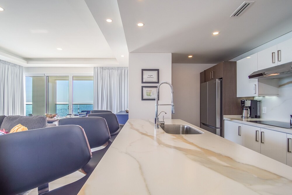 Beautiful 2 Bedroom Condominium Fully Equipped at the New Encantame Towers Verano 805