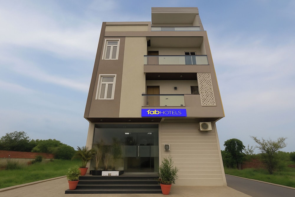 Fabhotel Gurukripa