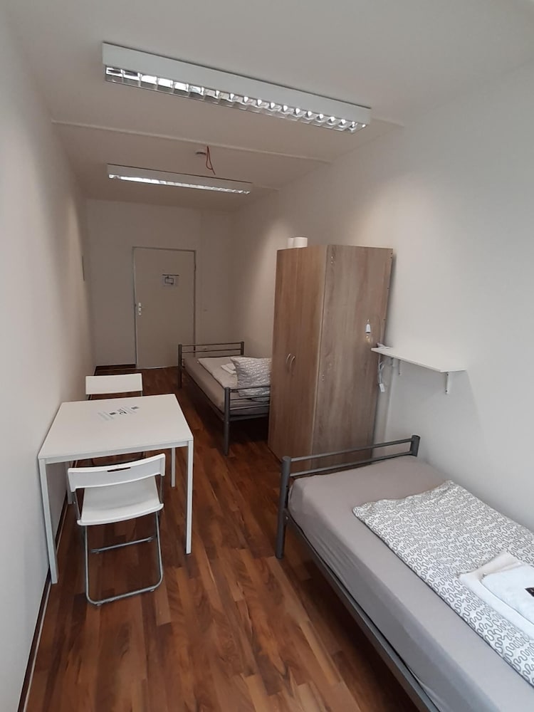 2-Rent Group Hostel Zimmer&Apartments GKP2