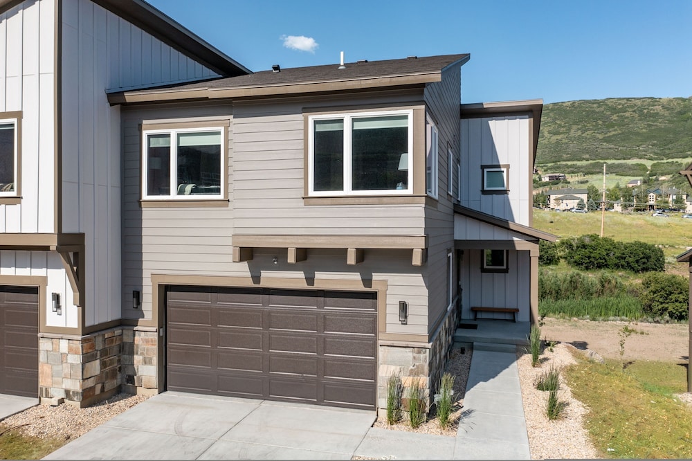 Hot Tub- Spacious-4br-deer Valley-mountain-view