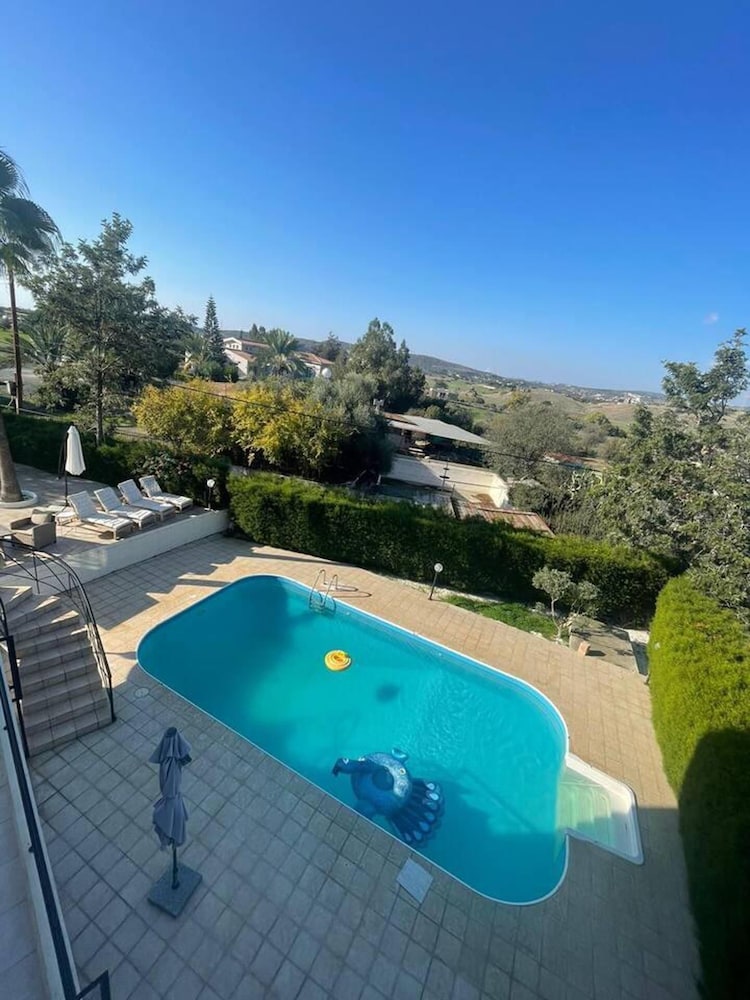 Amazing 4-bed Villa in Limassol