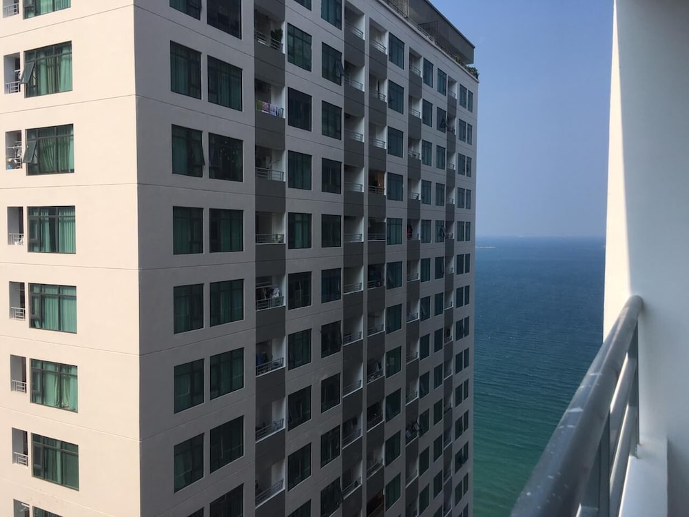 VINestate Apartments view 2