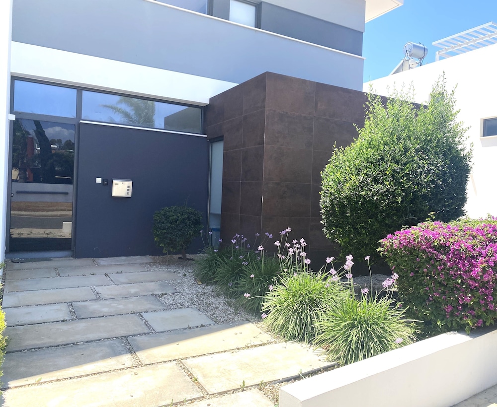 Ayia Napa Nissi Pearl Villas