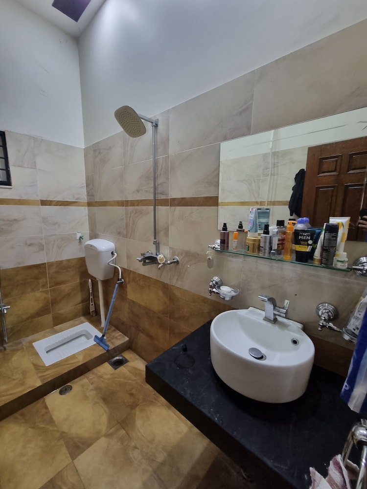 Impeccable 4-bed Villa in Gujrat