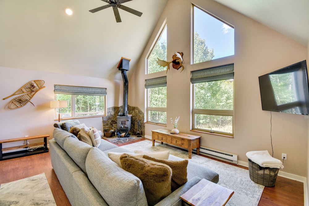 Hot Tub & Deck: Cabin Near Dtwn Alma & Breck