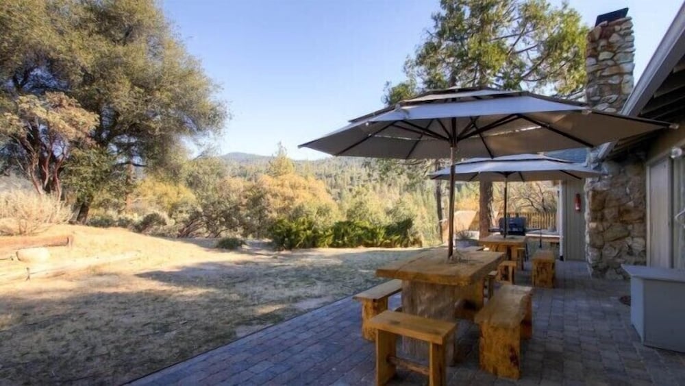 Scenic Wonders Lazy Bear Lodge 4 Bedroom view 5