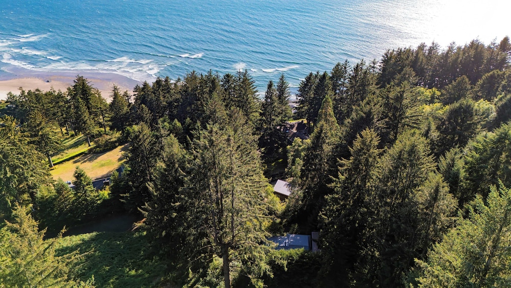 Coastal Escape w/ Balcony, Firebowl & Ocean Views Near Manzanita Sunset House by Avantstay