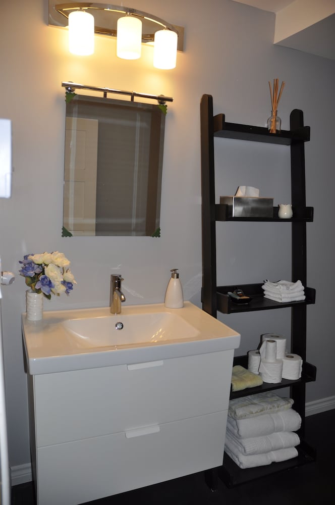 Moncton Suites - 267 Universite Ave