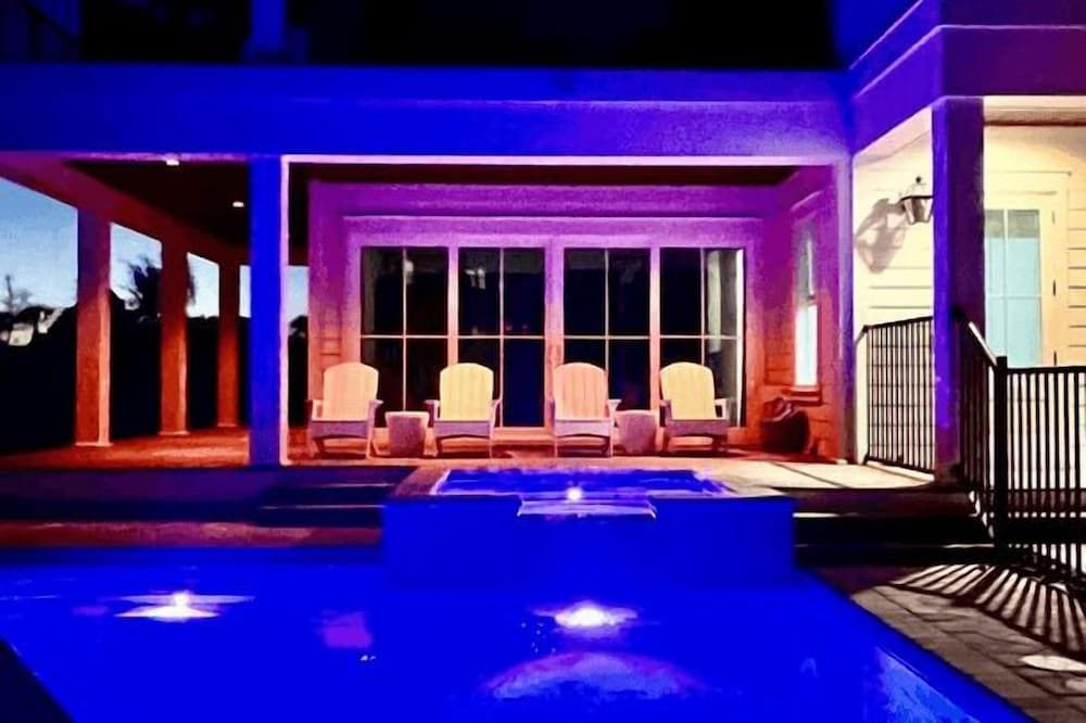 Sunset Pointe 30A by Avantstay Gulf Views, Carriage, Pool