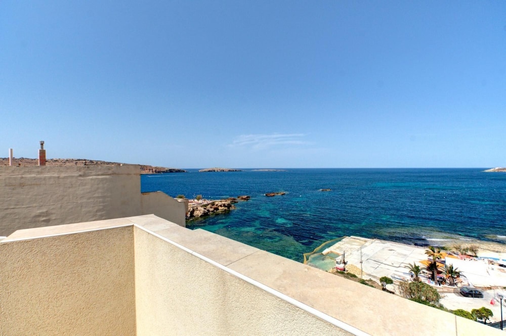 Modern Seaside 2 BR APT w Spectacular Views photo 2