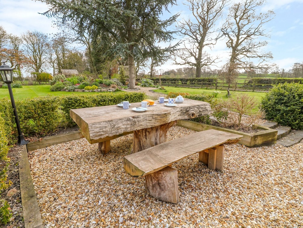 South Lodge - Longford Hall Farm Holiday Cottages view 2