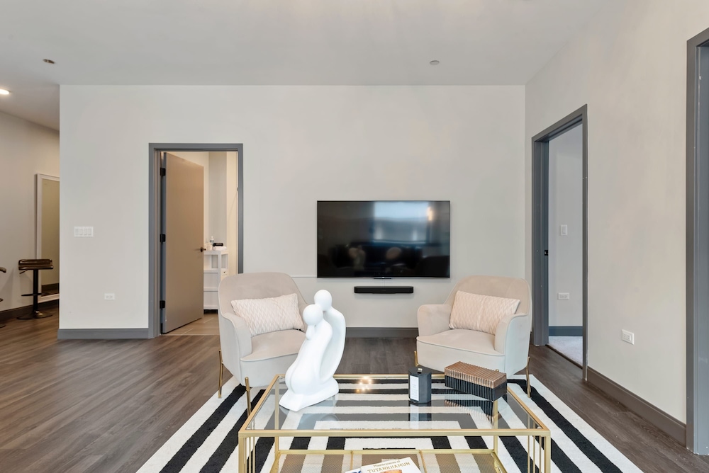Group Stay 3 Modern 2BR Units Great Amenities