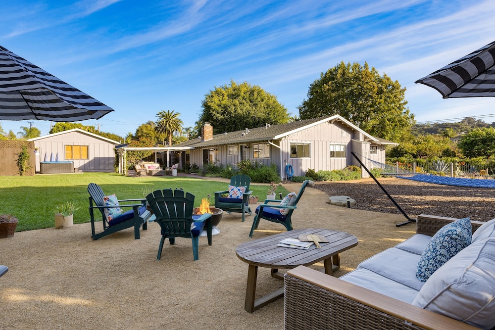 Hummingbird Haven by Avantstay Dog-friendly Near the Beach Huge Yard Hot Tub