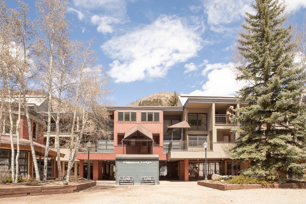 Cimarron Lodge 7 by Avantstay Ski-in/ski-out Property in Complex w/ Two Hot Tubs! view 5