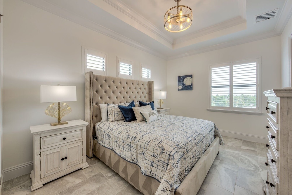 3552/3554 Big Kahuna Oasis: 10br, Pools & Beach Access 10 Bedroom Home